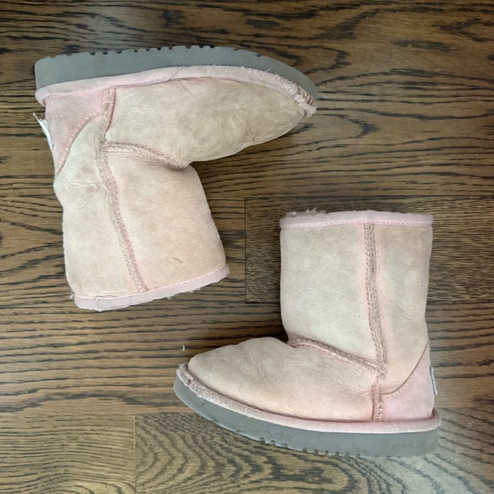 UGG step into